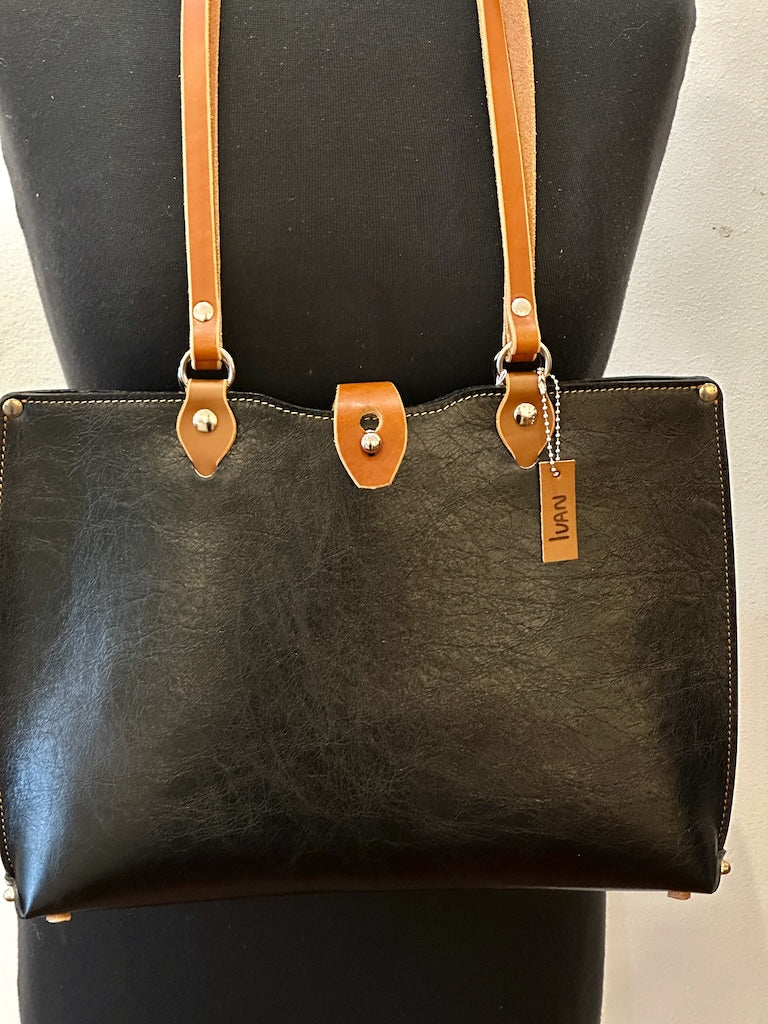 BLACK LEATHER SCALLOP HANDBAG TOTE WITH COLLAR CLOSURE AND BROWN ACCENTS  II270