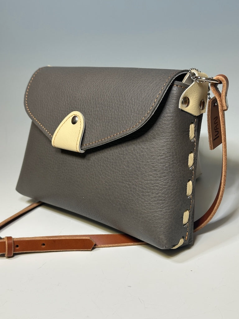 MEDIUM FLAP BAG IN GREY AND CREAM II277G