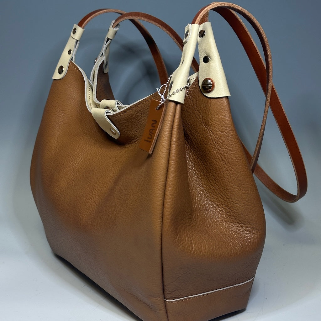 CARAMEL TOTE HANDBAG  II280