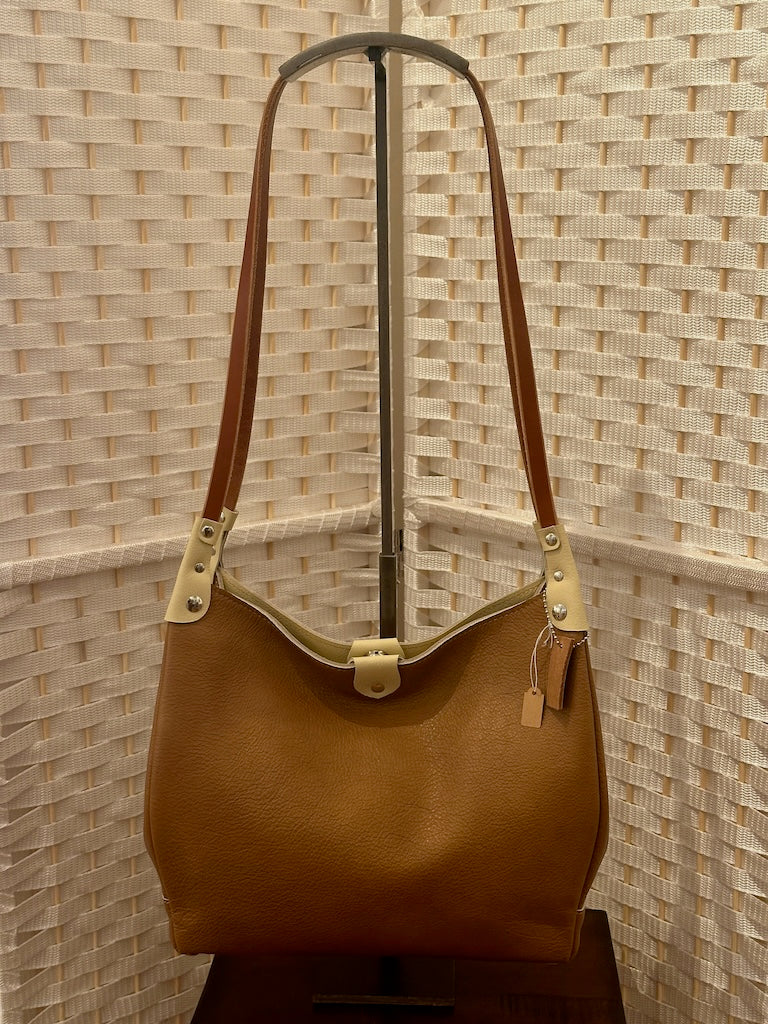 CARAMEL TOTE HANDBAG  II280