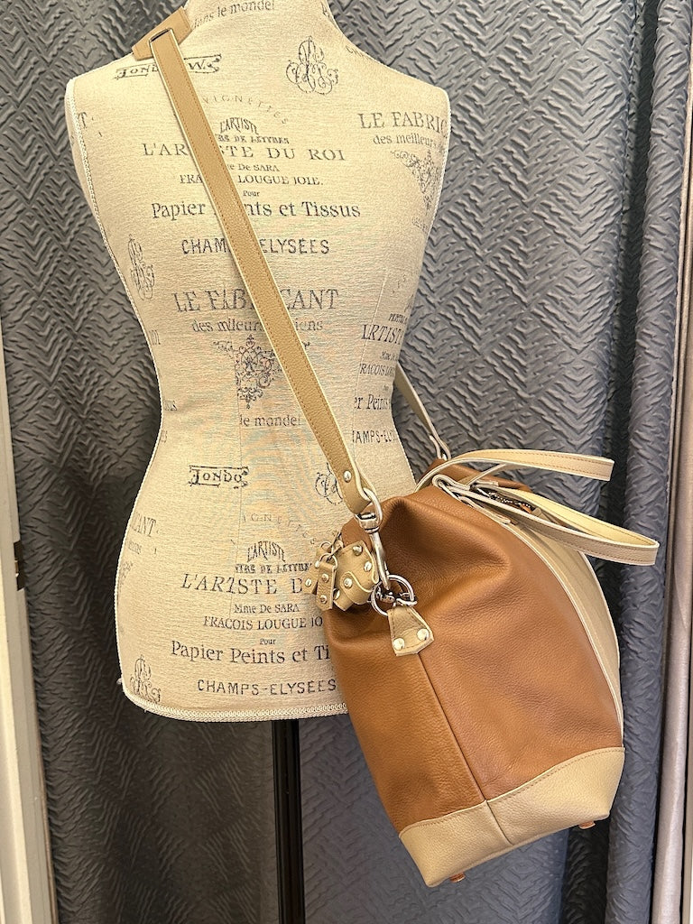 LEATHER TRAVEL BAG TAN WITH BEIGE TRIM II292