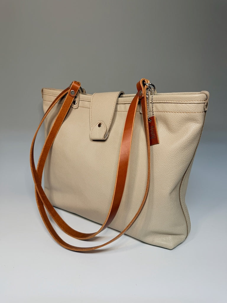 IVORY LEATHER OPEN TOTE WITH MAGNETIC FLAP CLOSURE II304