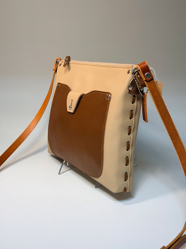 BEIGE LEATHER BAG WITH TAN POCKET AND ACCENTS II302