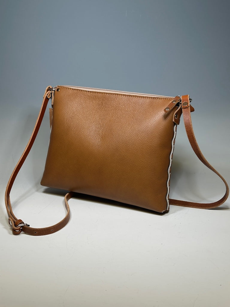 SMALL BROWN ZIPPER HANDBAG WITH EXTERNAL POCKET II302