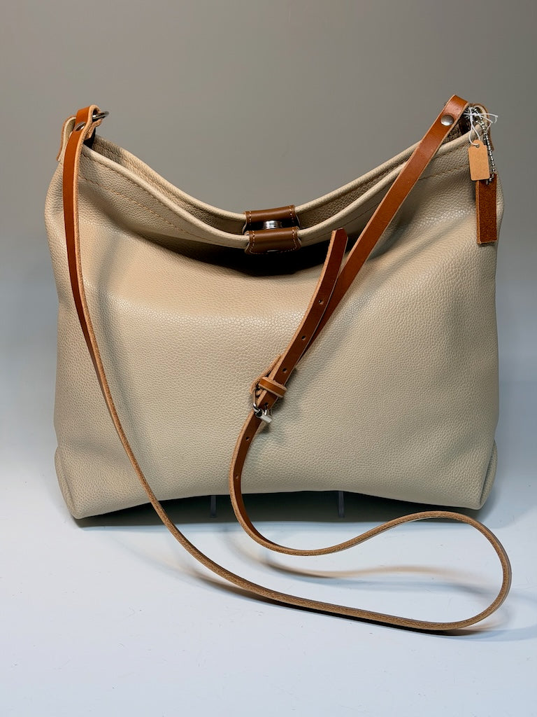 IVORY LEATHER HOBO BAG II306