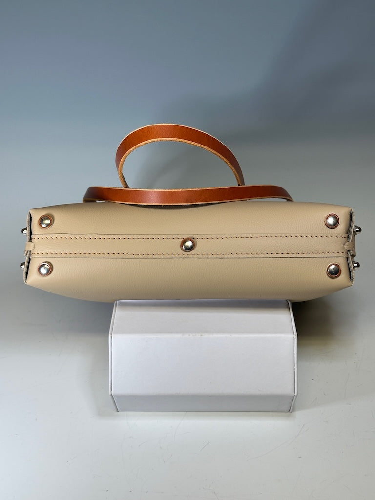 BEIGE LEATHER OPEN TOTE II308.2
