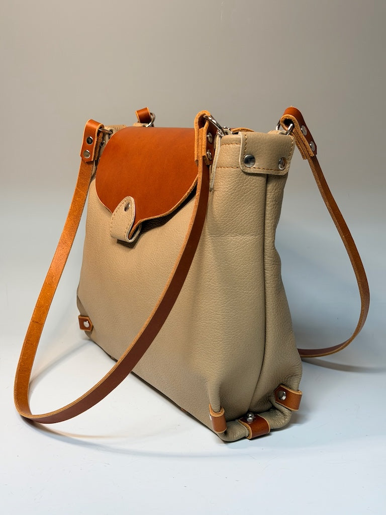 BEIGE LEATHER FLAP BAG WITH TAN ACCENTS II310