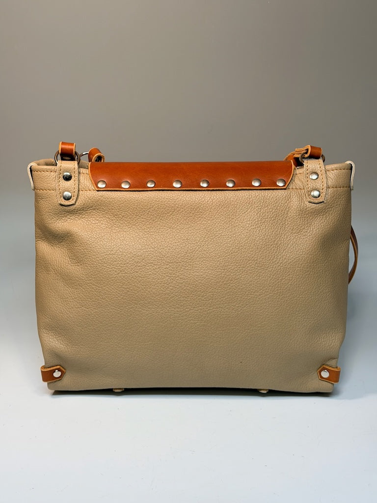 BEIGE LEATHER FLAP BAG WITH TAN ACCENTS II310