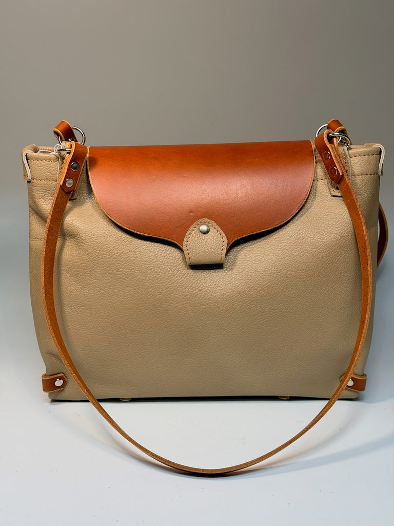 BEIGE LEATHER FLAP BAG WITH TAN ACCENTS II310