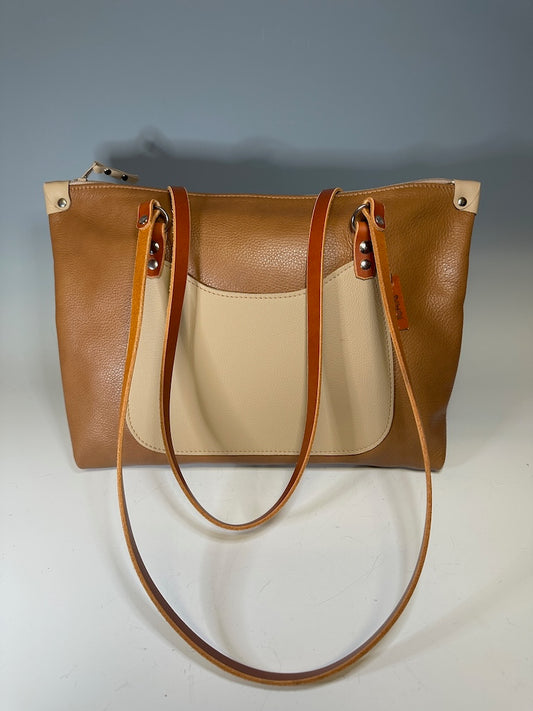TAN ZIPPER TOTE WITH BEIGE FRONT POCKET II311