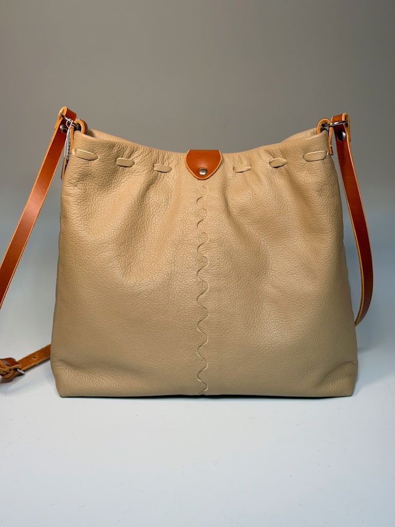 BEIGE INTERLOCK TOTE WITH TAN ACCENTS II313