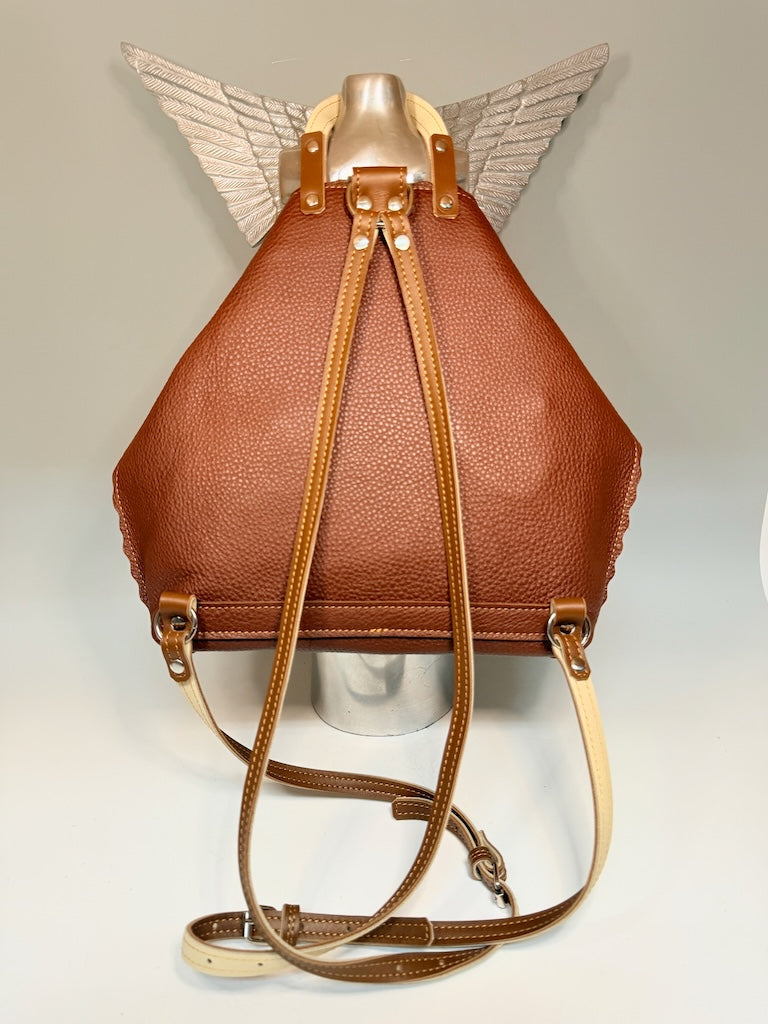 MEDIUM CHOCOLATE LEATHER BACKPACK WITH SCALLOPED EDGES - II322