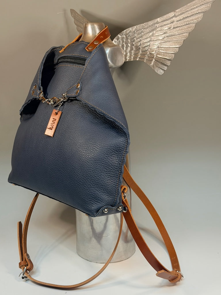 SMALL NAVY LEATHER BACKPACK WITH BROWN STRAPS AND SCALLOPED EDGES II322