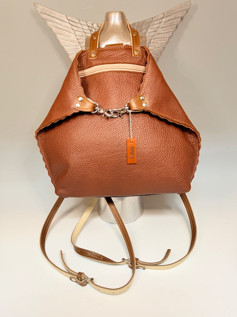MEDIUM CHOCOLATE LEATHER BACKPACK WITH SCALLOPED EDGES - II322