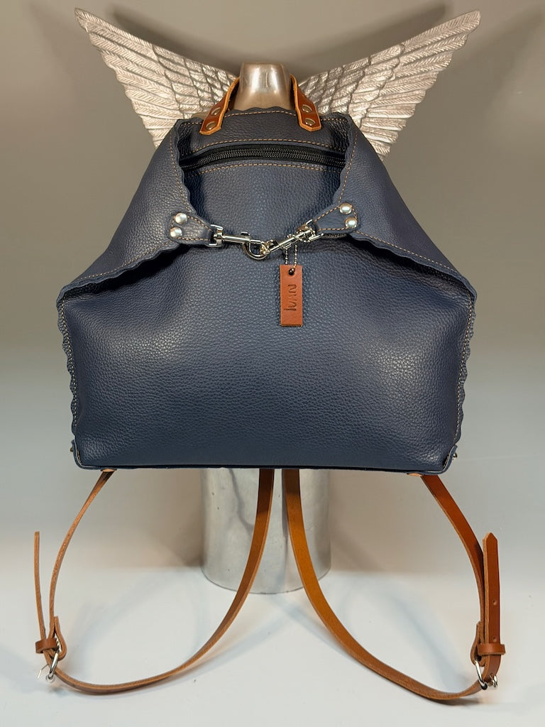 SMALL NAVY LEATHER BACKPACK WITH BROWN STRAPS AND SCALLOPED EDGES II322