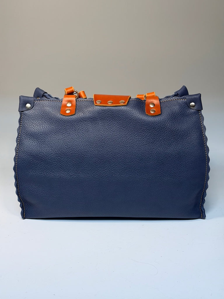 NAVY LEATHER TOTE WITH BROWN ACCENTS & SCALLOPED EDGES II323