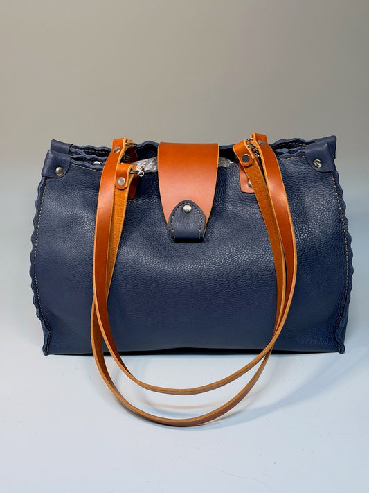 NAVY LEATHER TOTE WITH BROWN ACCENTS & SCALLOPED EDGES II323