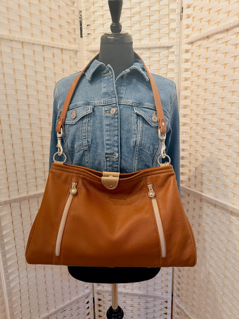 RUST LEATHER SPLIT ZIP SHOULDER BAG WITH 2 FRONT POCKETS  II333
