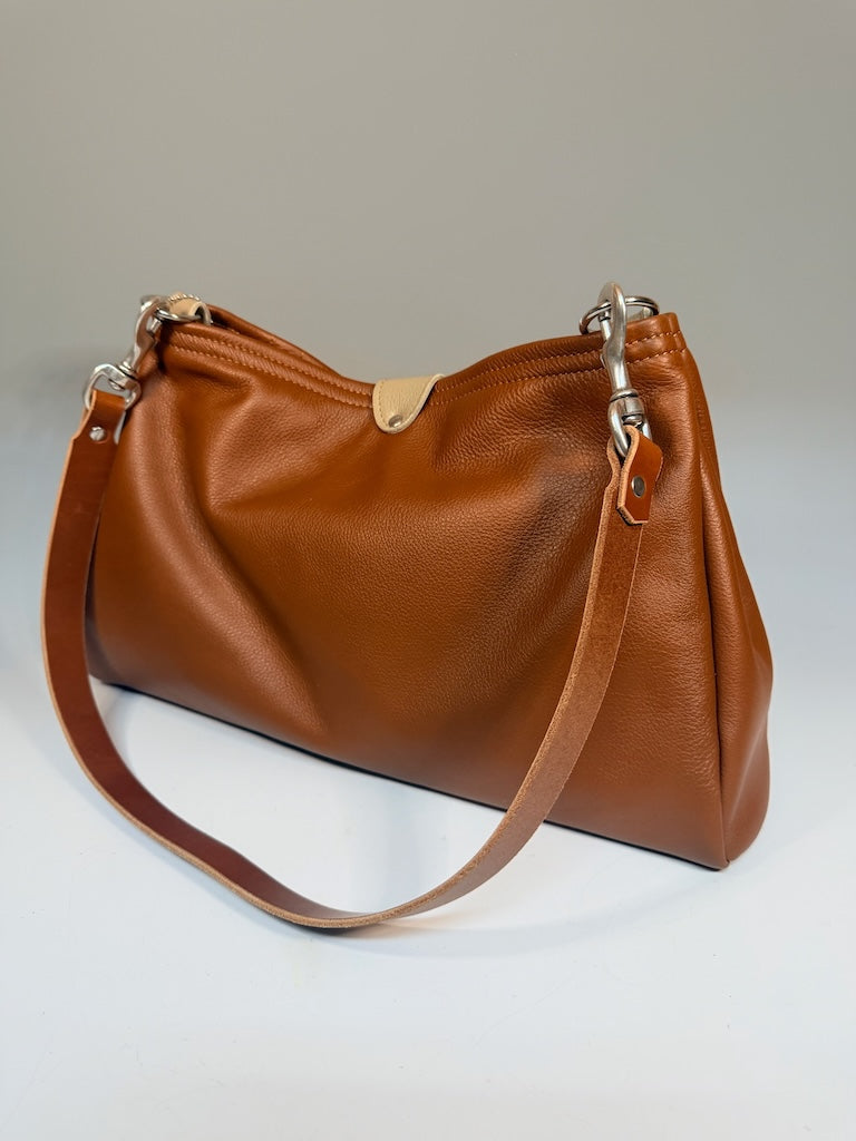 RUST LEATHER SPLIT ZIP SHOULDER BAG WITH 2 FRONT POCKETS  II333