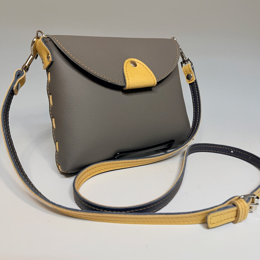 SMALL GREY LEATHER FLAP BAG WITH YELLOW TRIM AND FLAP TOP - II336
