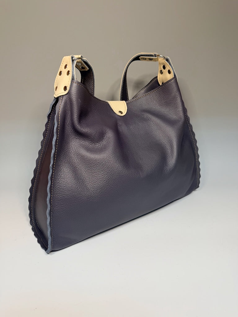 BLUE/GREY LEATHER HOBO BAG WITH SCALLOPED EDGES AND IVORY ACCENTS & MAGNETIC SNAP CLOSURE II338
