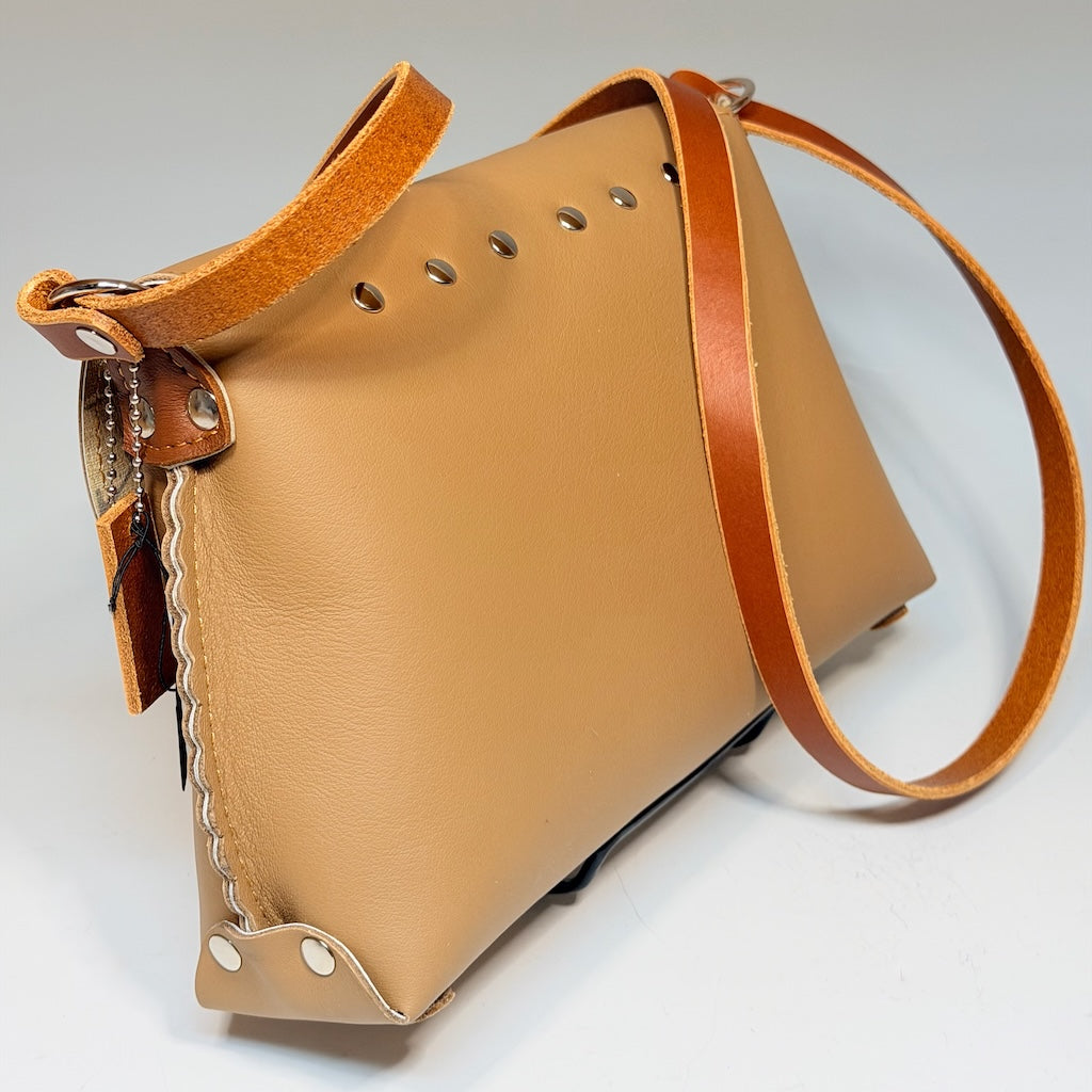 MEDIUM CAMEL LEATHER WITH SCALLOPED EDGES & MAGNETIC FLAP CLOSURE - II343