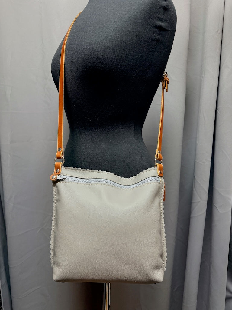 SMALL GREY LEATHER BAG WITH HOBO ZIP TOP AND SCALLOPED EDGES - II350G