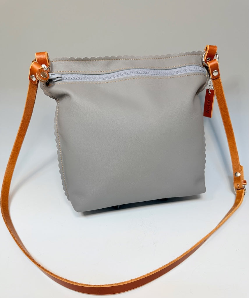 SMALL GREY LEATHER BAG WITH HOBO ZIP TOP AND SCALLOPED EDGES - II350G