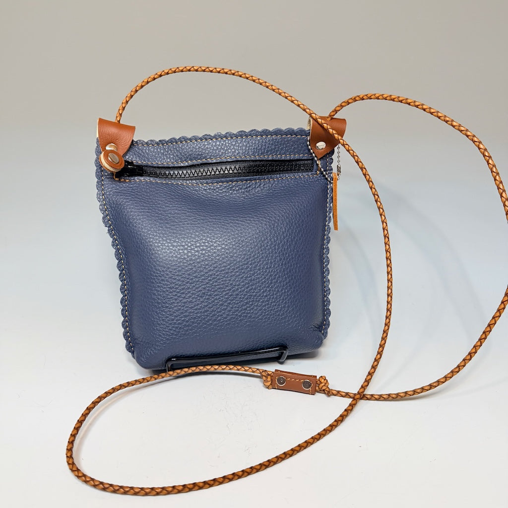 BLUE LEATHER CELL PHONE POUCH WITH ZIP TOP - II358B1