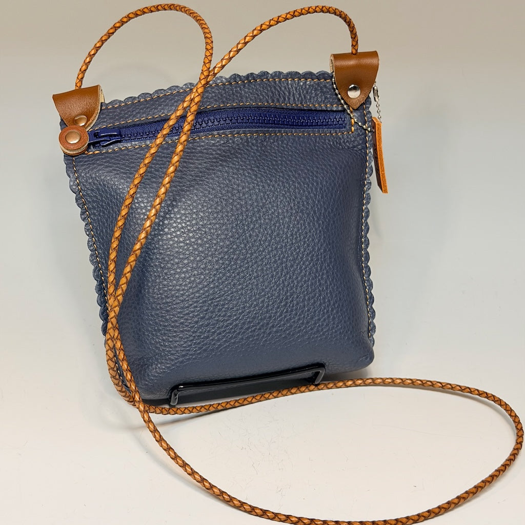 BLUE LEATHER CELL PHONE POUCH WITH ZIP TOP - II358B2