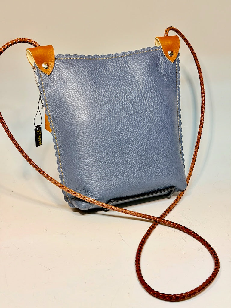 NAVY BLUE LEATHER PHONE POUCH WITH SCALLOPED EDGES AND ZIP TOP - II358B3