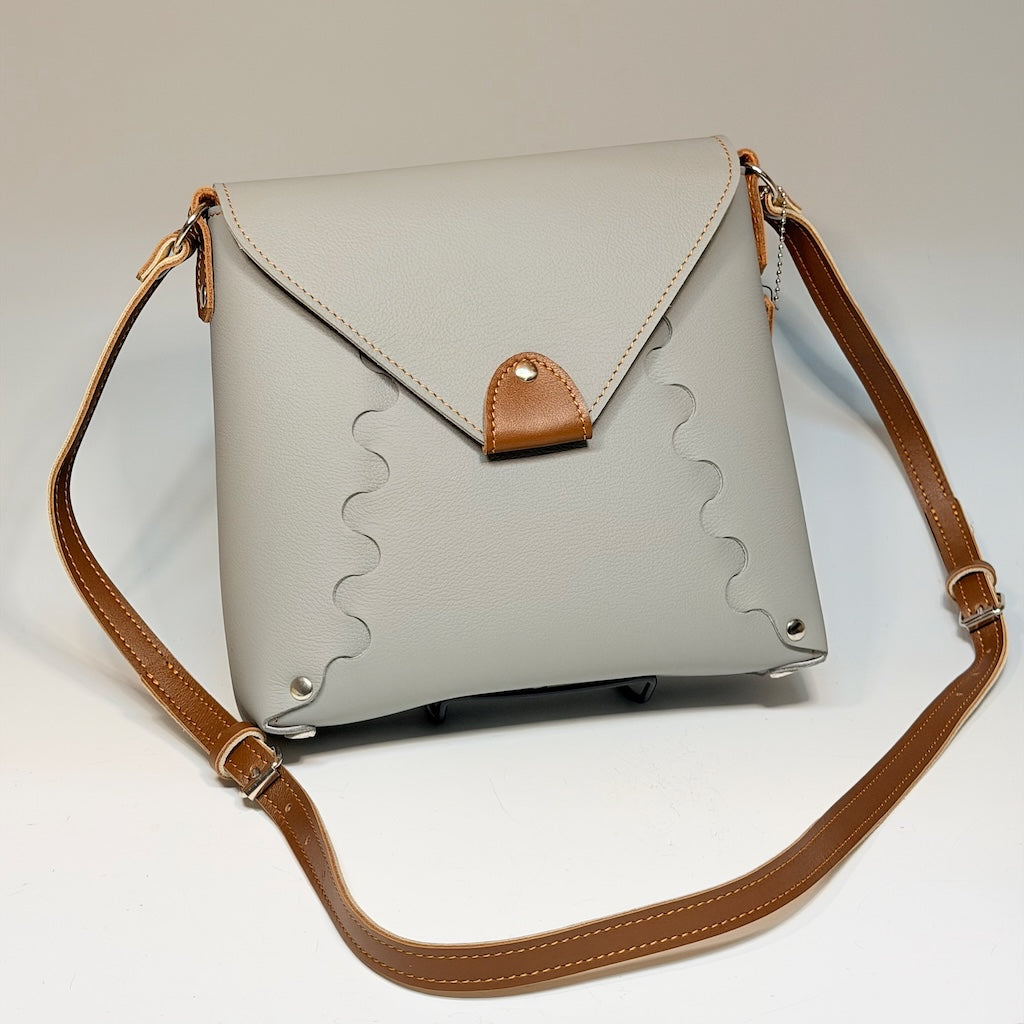 GREY LEATHER INTERLOCK MEDIUM BAG WITH TAN ACCENTS - II360