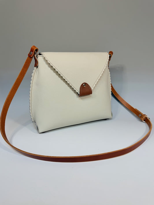 IVORY LEATHER FLAP TOP BAG WITH ADJUSTABLE CROSSBODY STRAP - II377