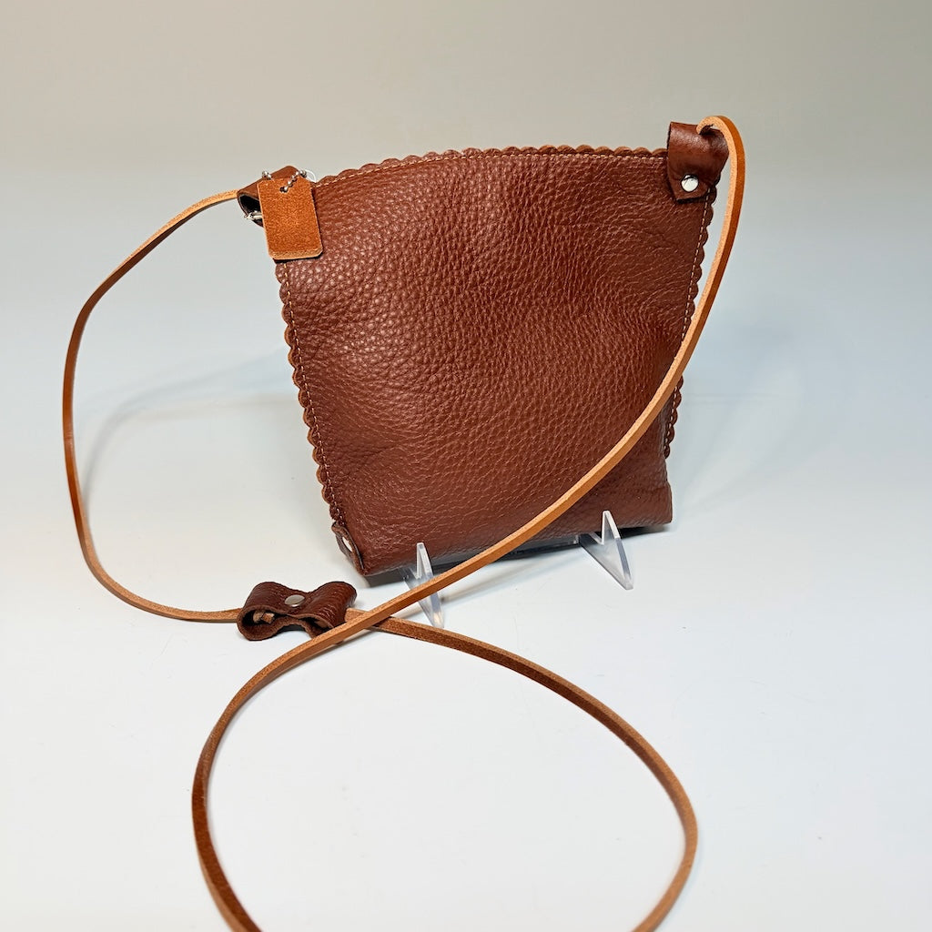 CHOCOLATE SCALLOPED EDGE FLAT ZIP PHONE BAG II401C