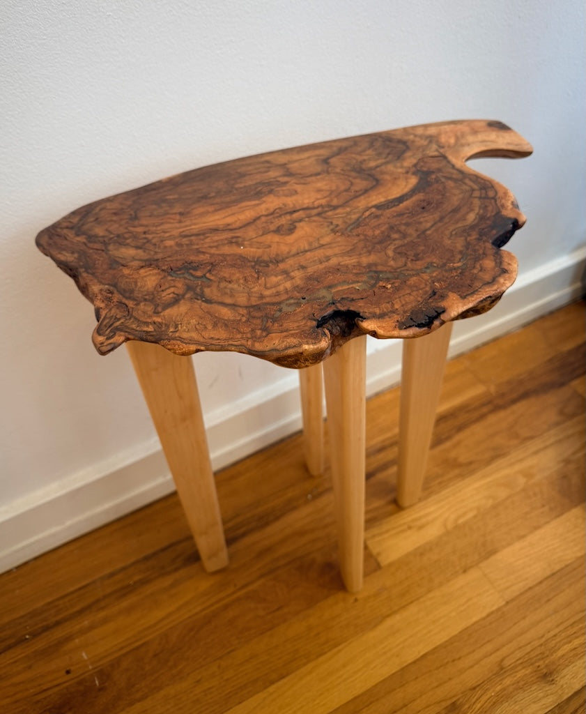 SMALL RED OAK BURL TABLE WITH MAPLE LEGS