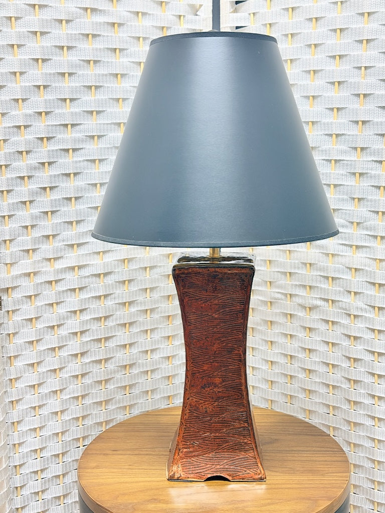 RUST COLORED AND PATTERNED STONEWARE LAMP WITH BLACK SHADE MF106
