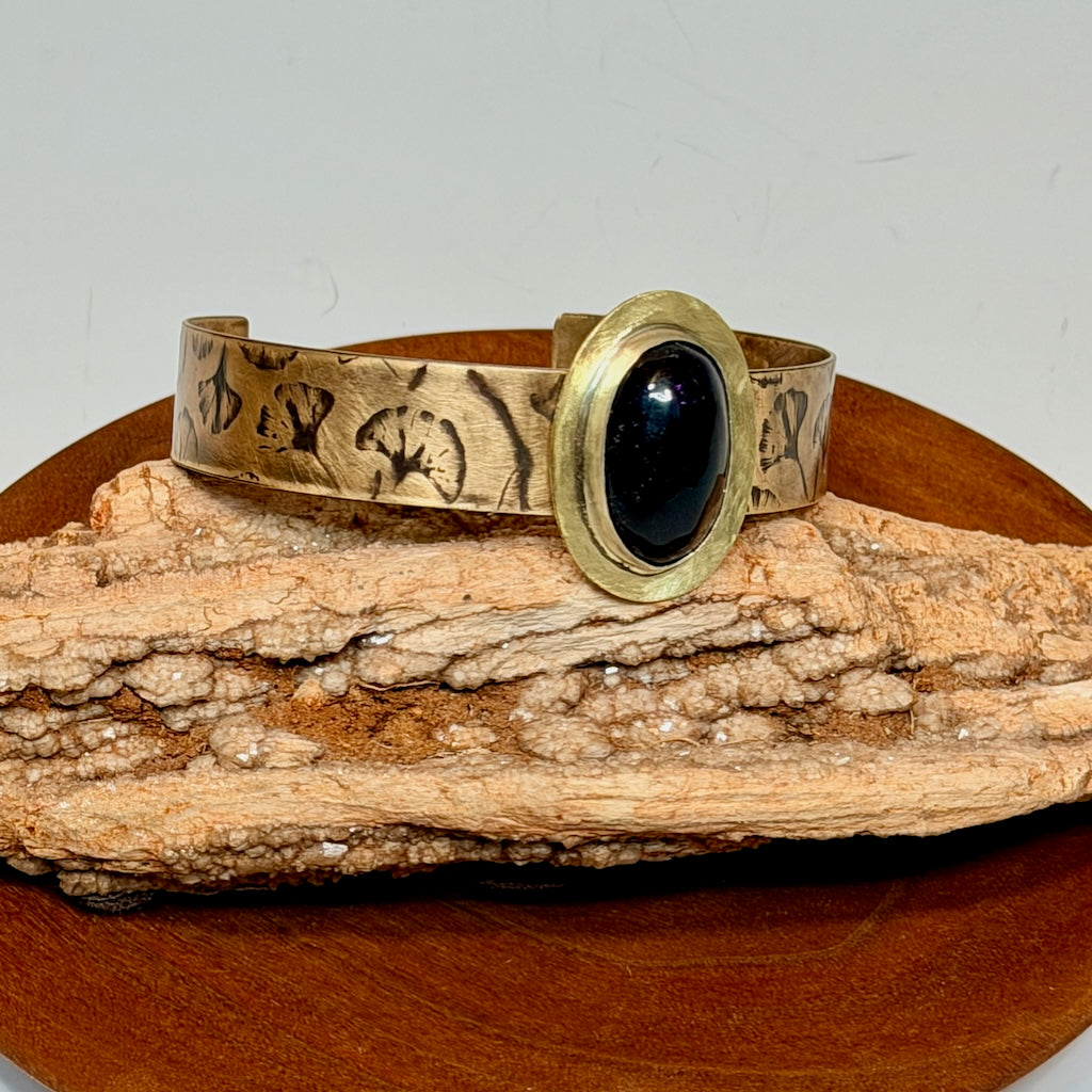 RESILIENCE OF THE GINKGO BRASS AND AMETHYST CUFF JH153