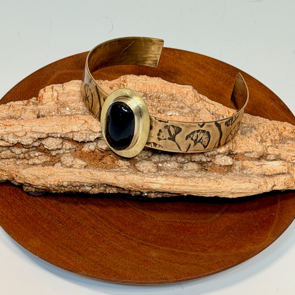 RESILIENCE OF THE GINKGO BRASS AND AMETHYST CUFF JH153