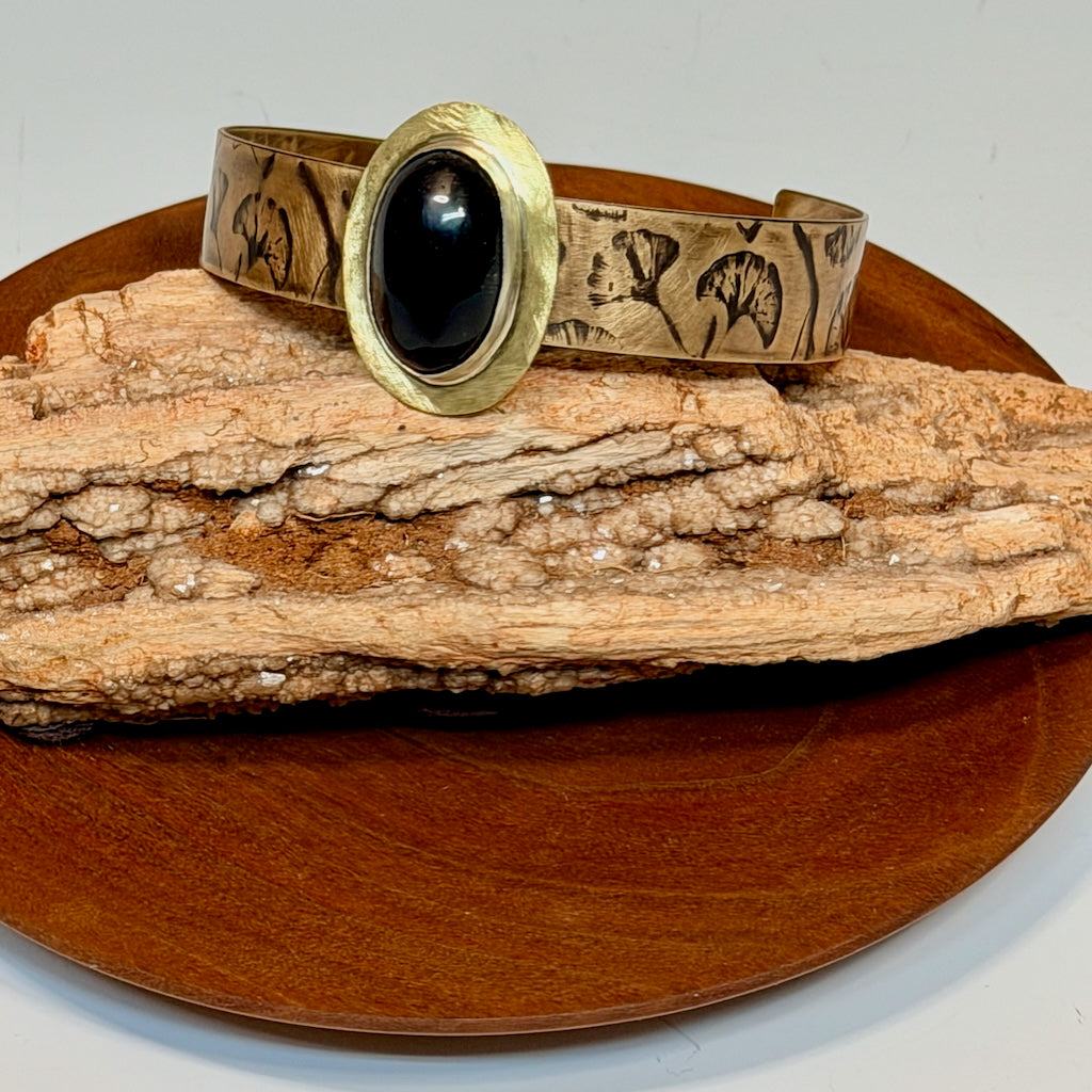 RESILIENCE OF THE GINKGO BRASS AND AMETHYST CUFF JH153