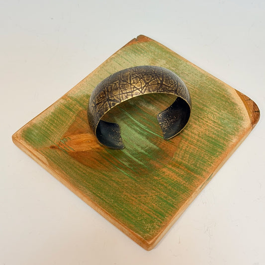GRAFFITI PATINA DESIGN BRASS CUFF JH162