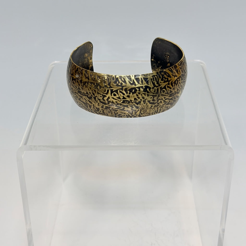 GRAFFITI PATINA DESIGN BRASS CUFF JH163