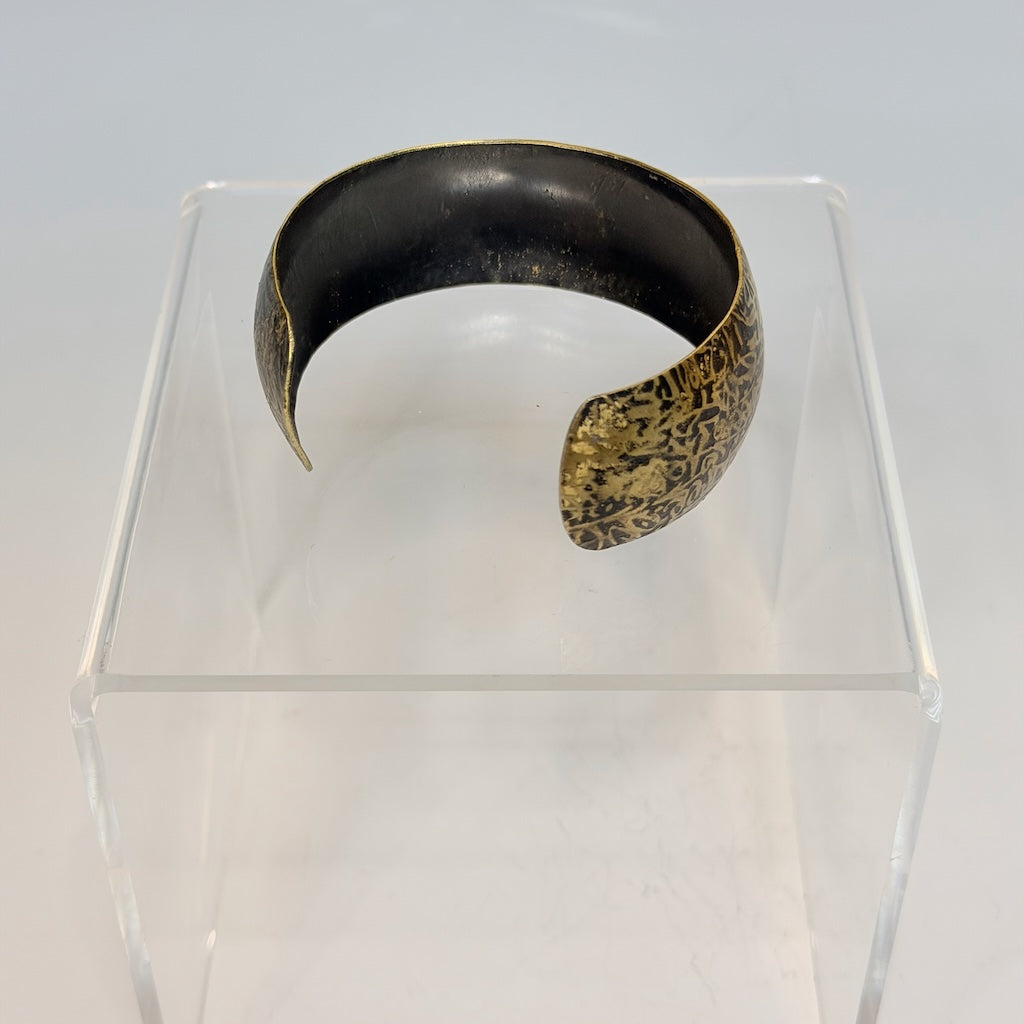 GRAFFITI PATINA DESIGN BRASS CUFF JH163