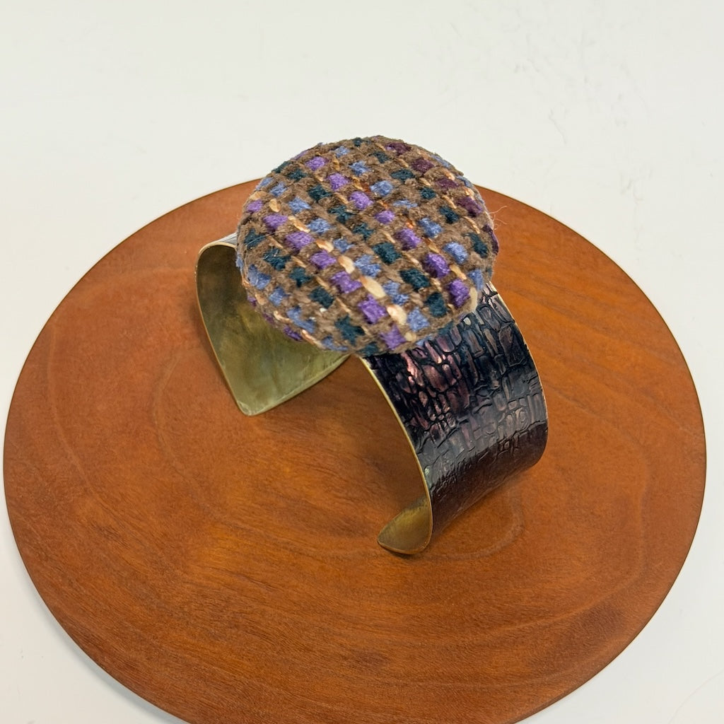 ANTICLASSIC BRASS CUFF WITH COBBLESTONE TEXTURE, BLUE-PURPLE PATINA & CABOCHON OF HANDWOVEN FABRIC JH167