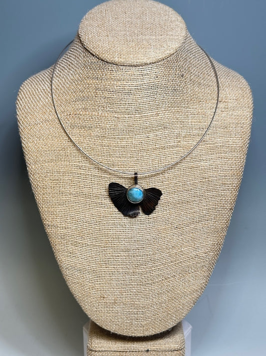 RESILIENCE CHOKER NECKLACE WITH COPPER GINGKO LEAF AND LARIMAR JH40