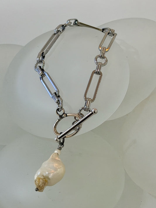 STAINLESS PAPER CLIP CHAIN BRACELET WITH FRESH WATER PEARL AND TOGGLE CLASP LCB2033