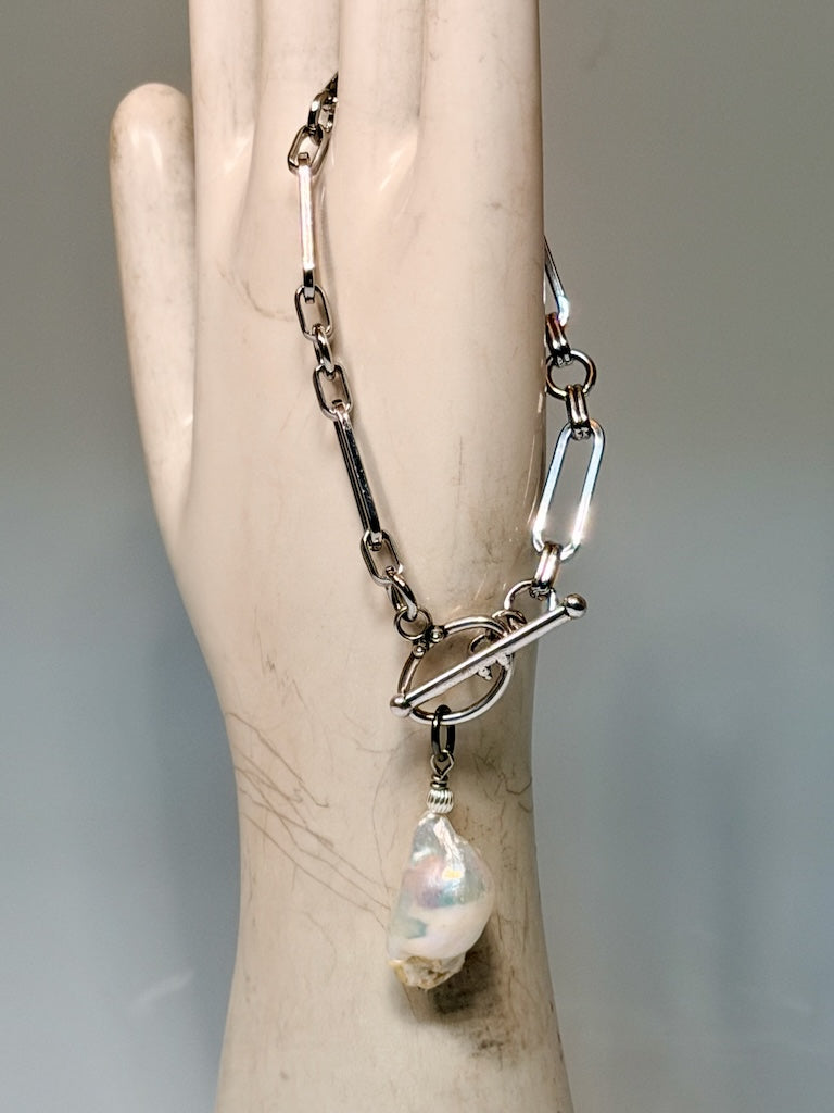STAINLESS PAPER CLIP CHAIN BRACELET WITH FRESH WATER PEARL AND TOGGLE CLASP LCB2033