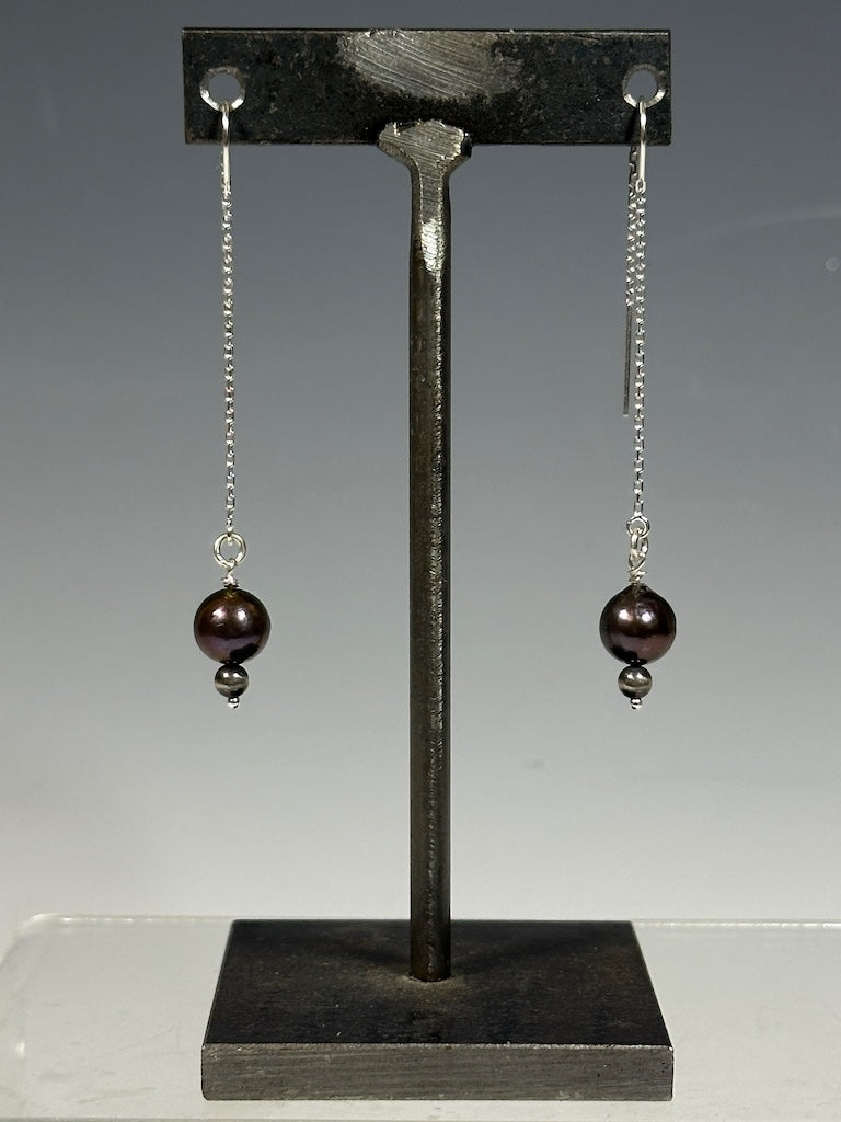 STERLING SILVER THREAD EARRINGS WITH PURPLE PEARL LCE1024