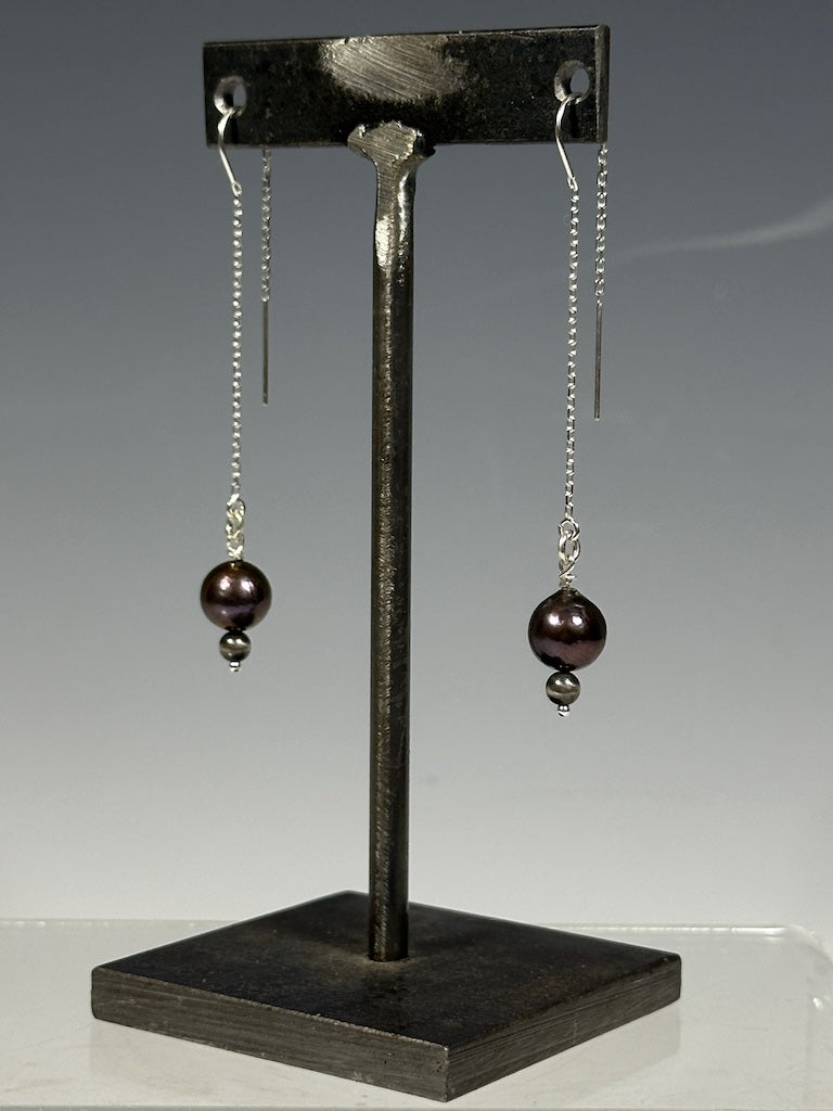 STERLING SILVER THREAD EARRINGS WITH PURPLE PEARL LCE1024