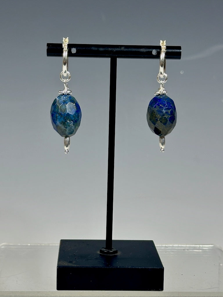 STERLING SILVER HOOP EARRINGS WITH LARGED FACETED LAPIS BEADS LCE1044