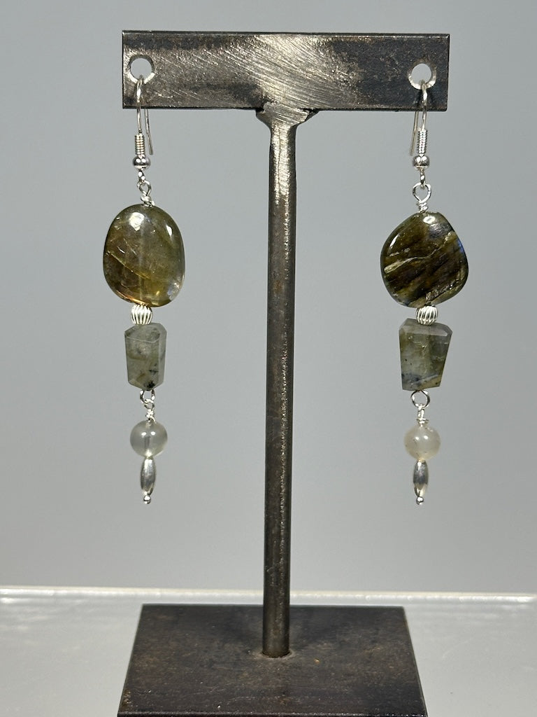 LABRADORITE AND STERLING SILVER DROP EARRINGS LCE1084